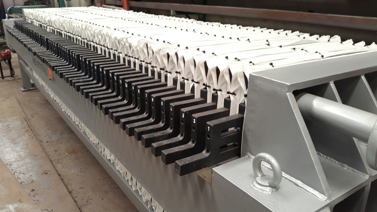 Filtro prensa con telas filtrantes industriales en Argentina